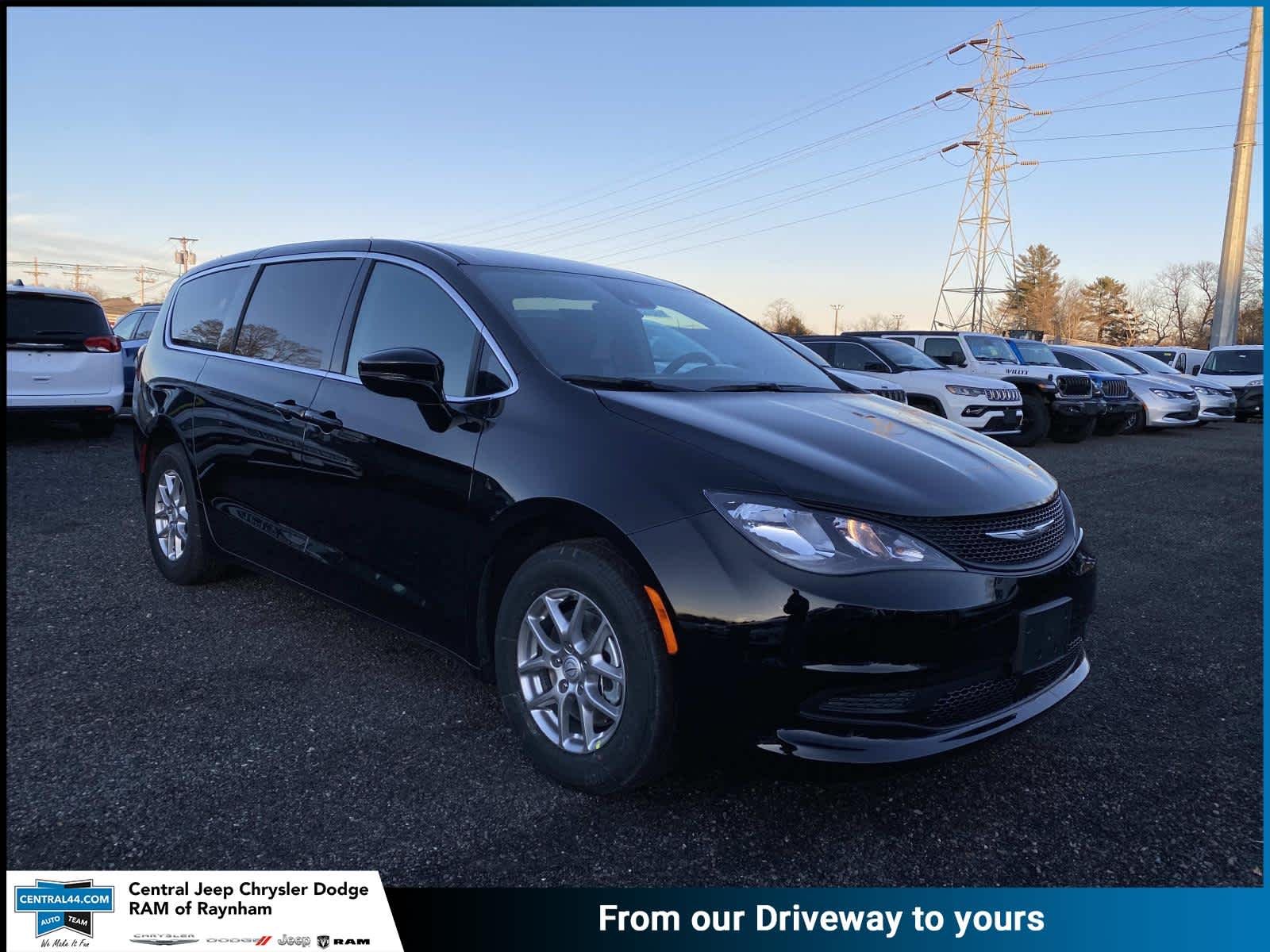 2026 Chrysler Voyager LX's photo