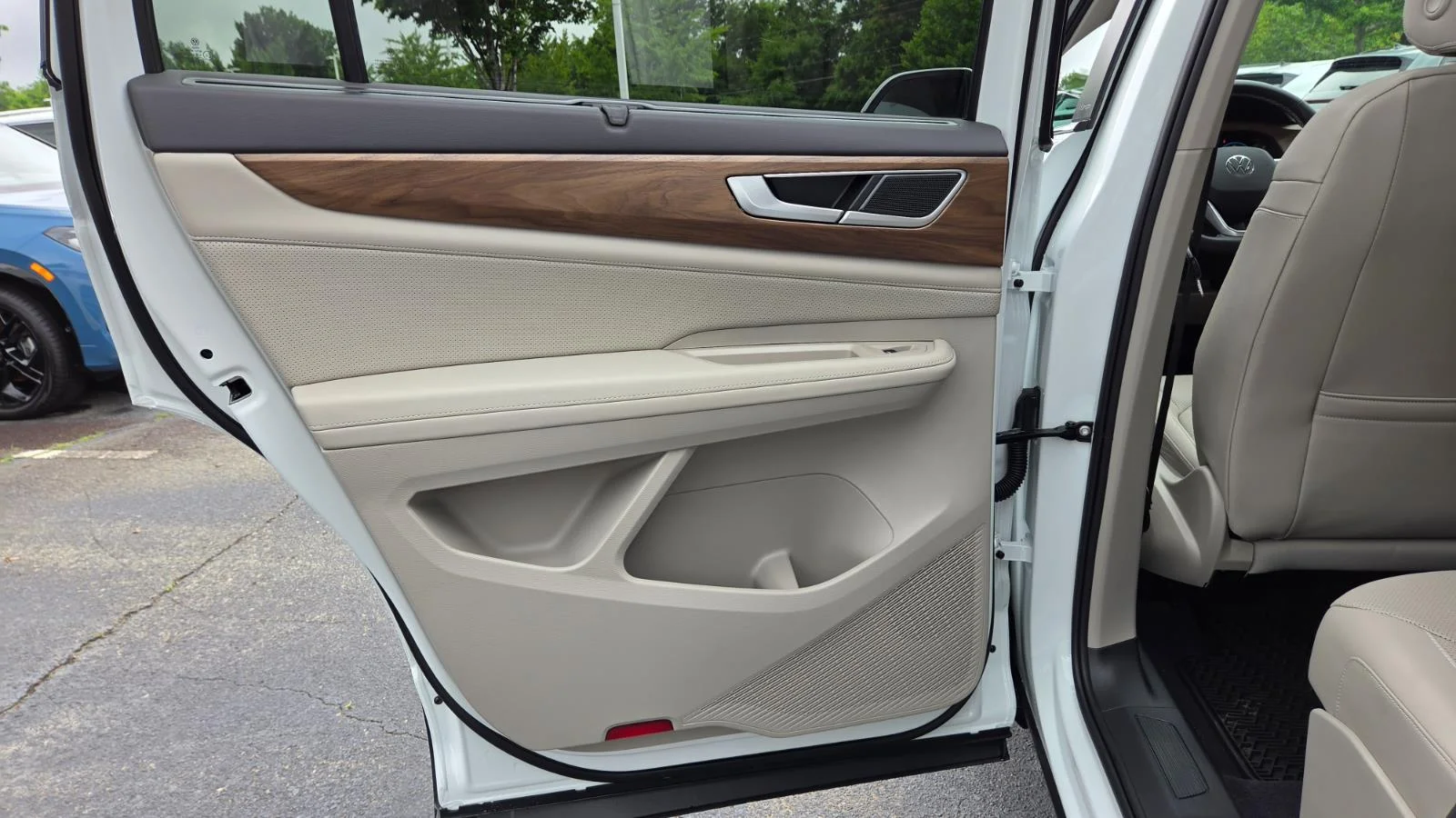New 2026 opal white pearl Volkswagen 2.0T SE w/Technology image 42