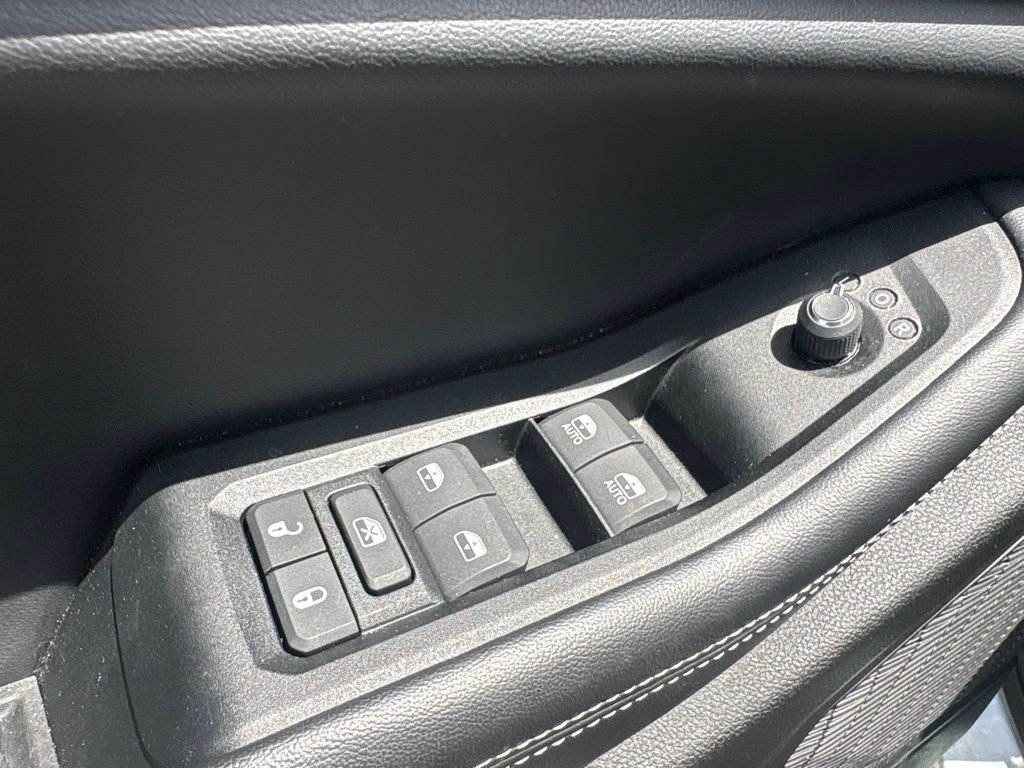 Used 2024 Silver Jeep Altitude image 11