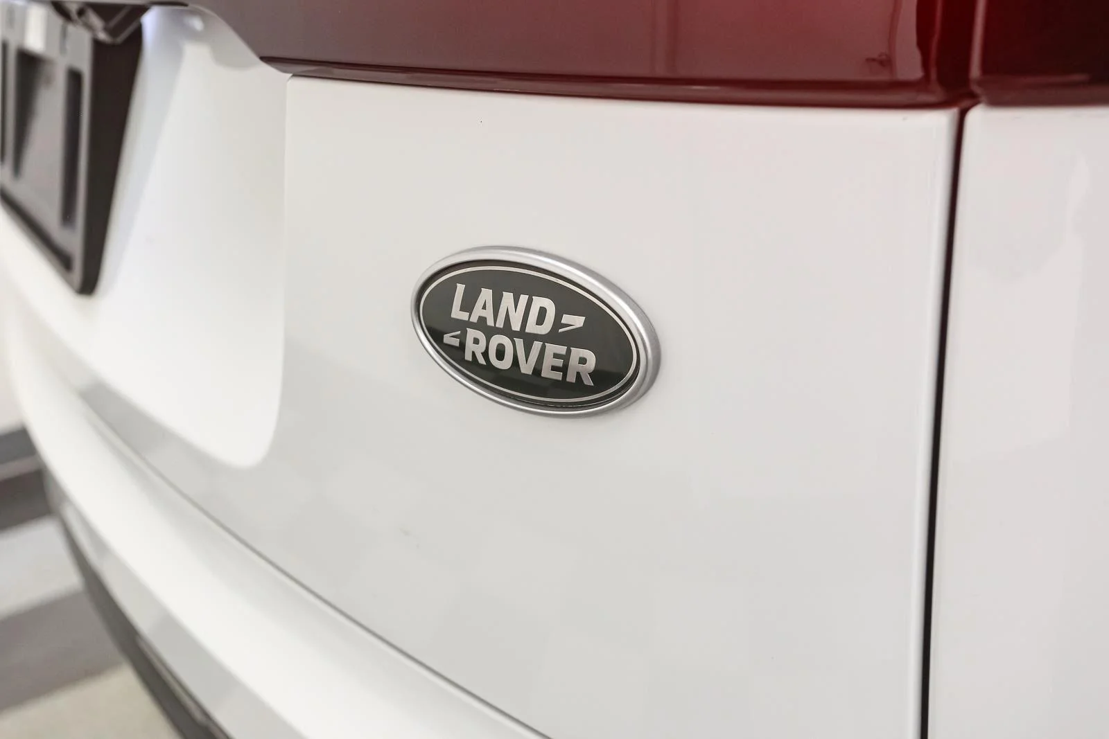 Used 2023 Fuji White Land Rover R-Dynamic S image 11
