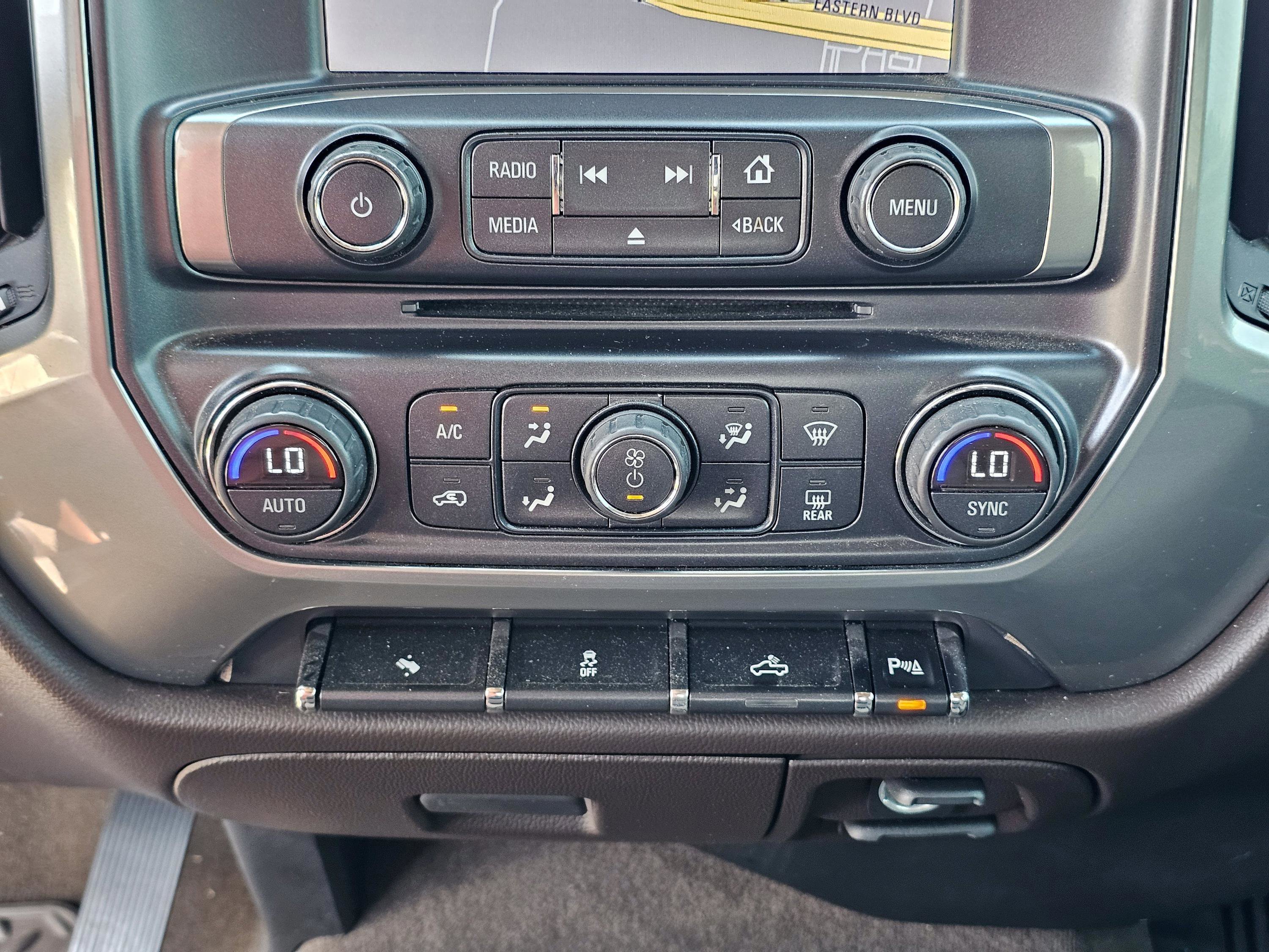 Used 2015 White Diamond Tricoat Chevrolet LT image 26