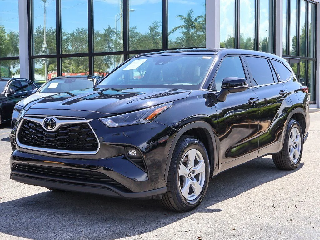 2024 Toyota Highlander LE - Photo 6