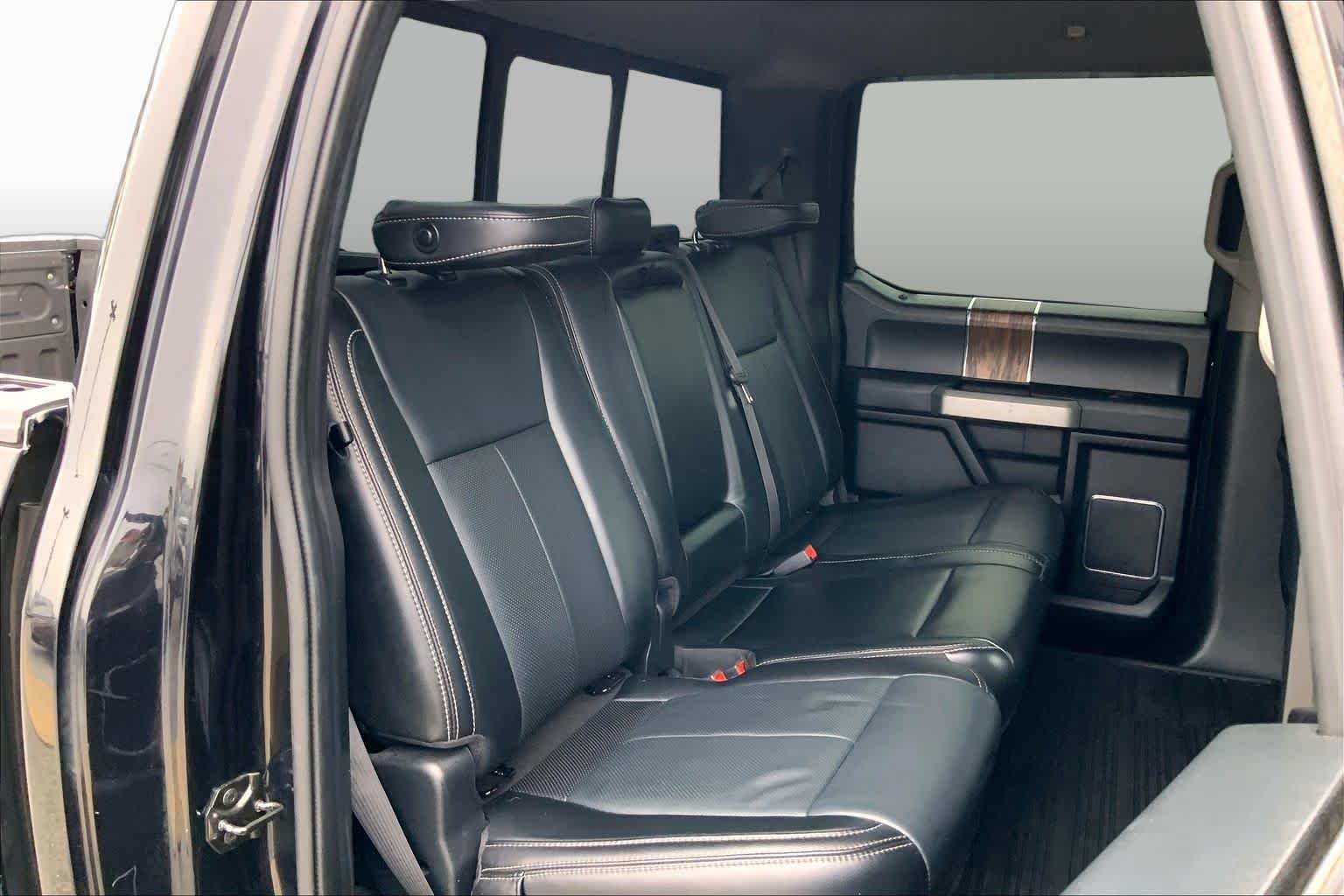 Used 2019 Agate Black Metallic Ford LARIAT image 18