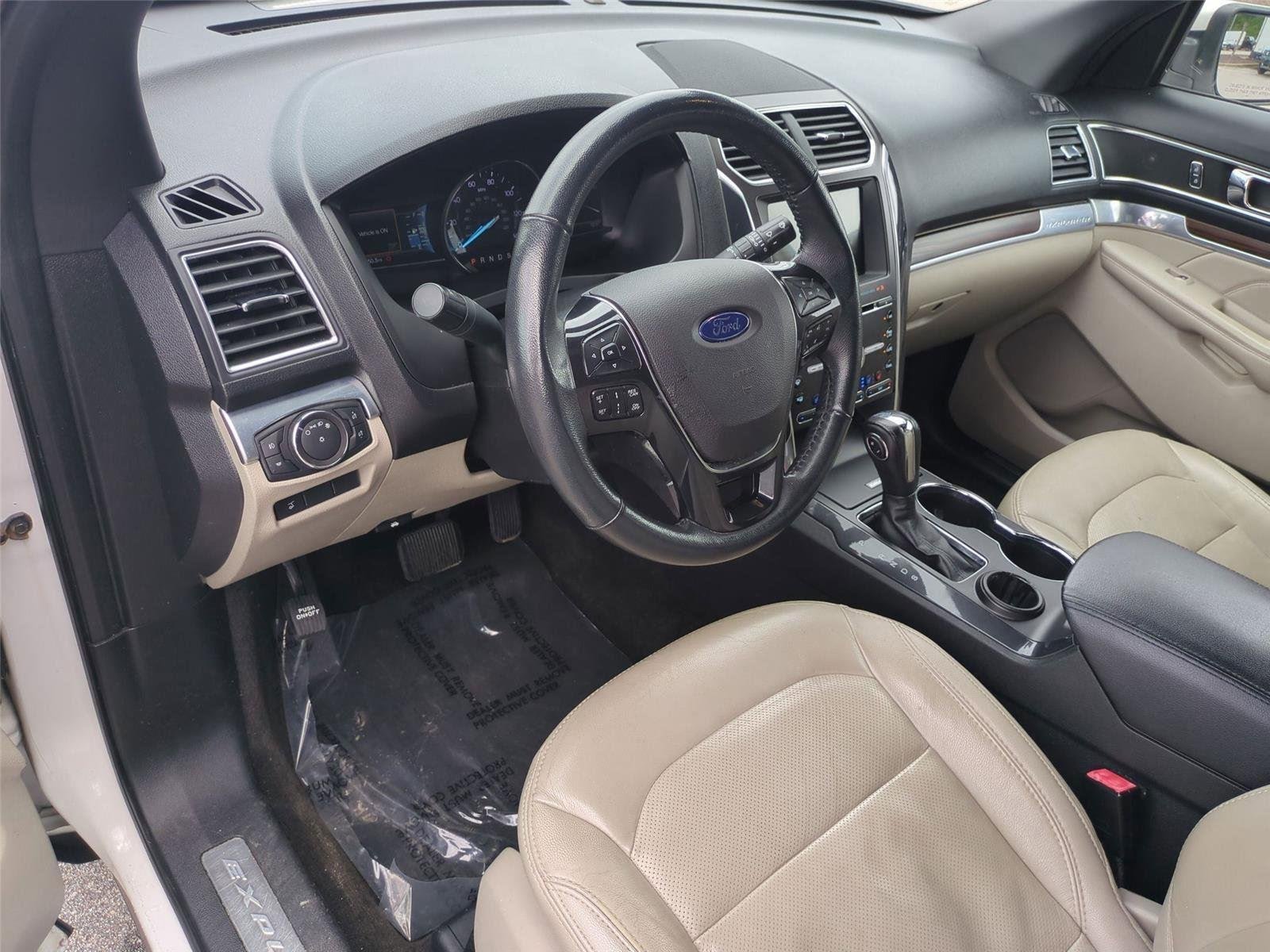 Used 2018 White Platinum Metallic Tri-Coat Ford Limited image 19
