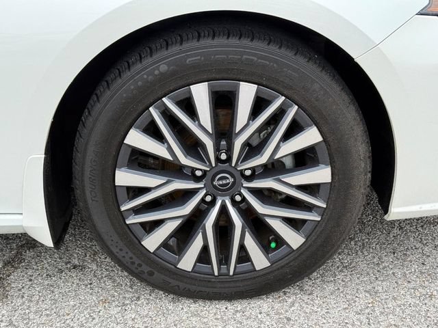 Used 2023 White Nissan SV FWD image 7