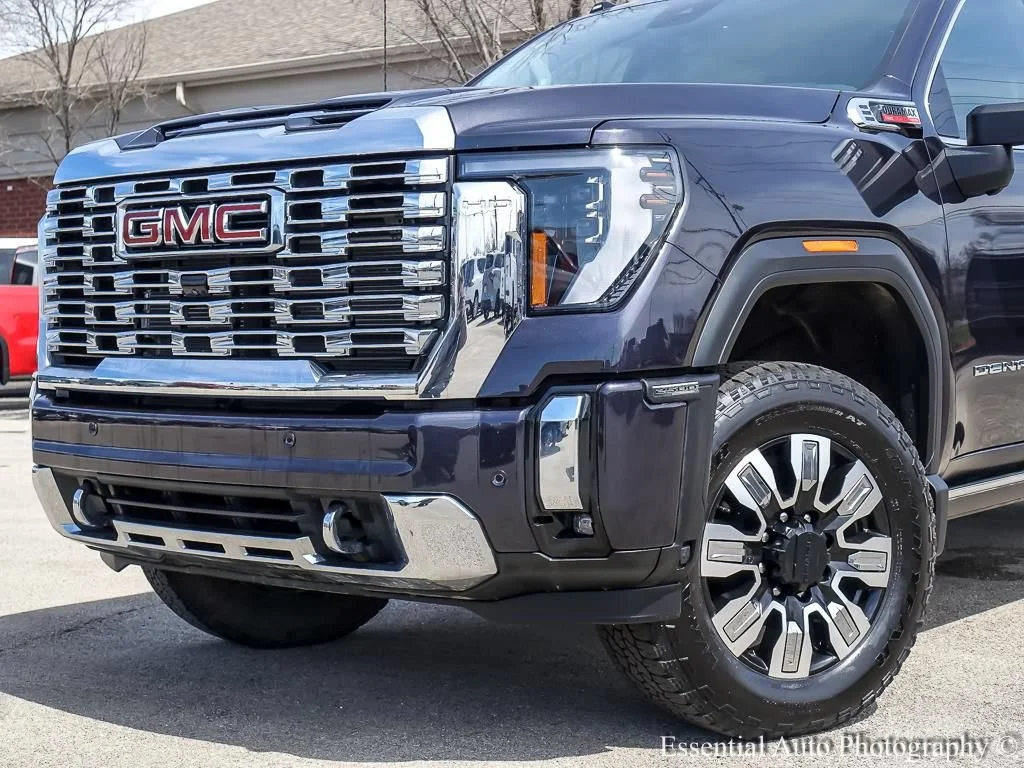 Used 2025 Titanium Rush Metallic GMC Denali image 3