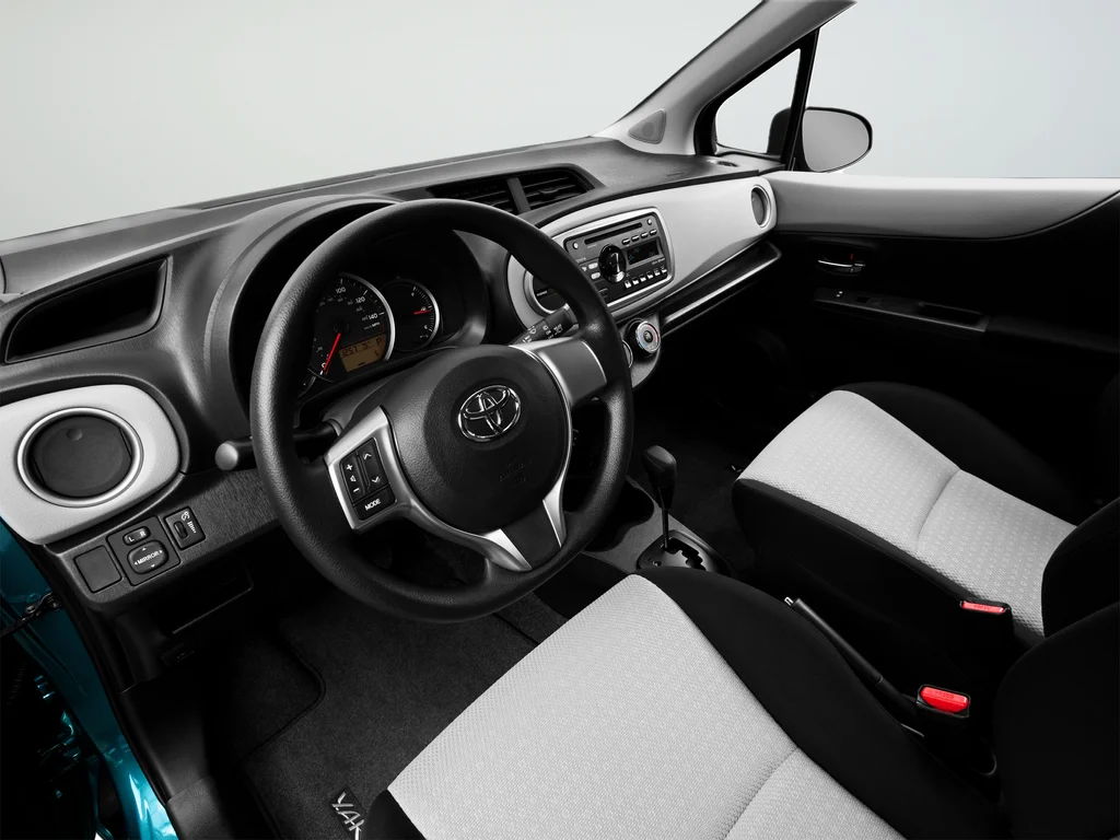 Used 2013 Blue Toyota LE image 51