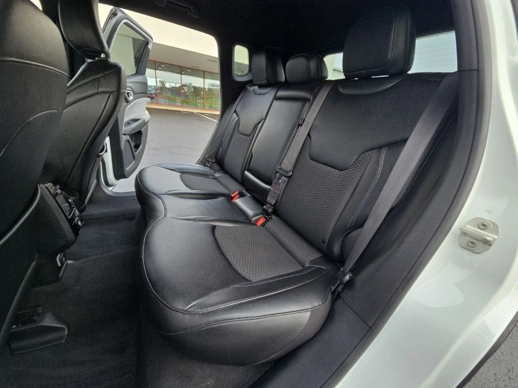 Used 2024 White Jeep Latitude image 20