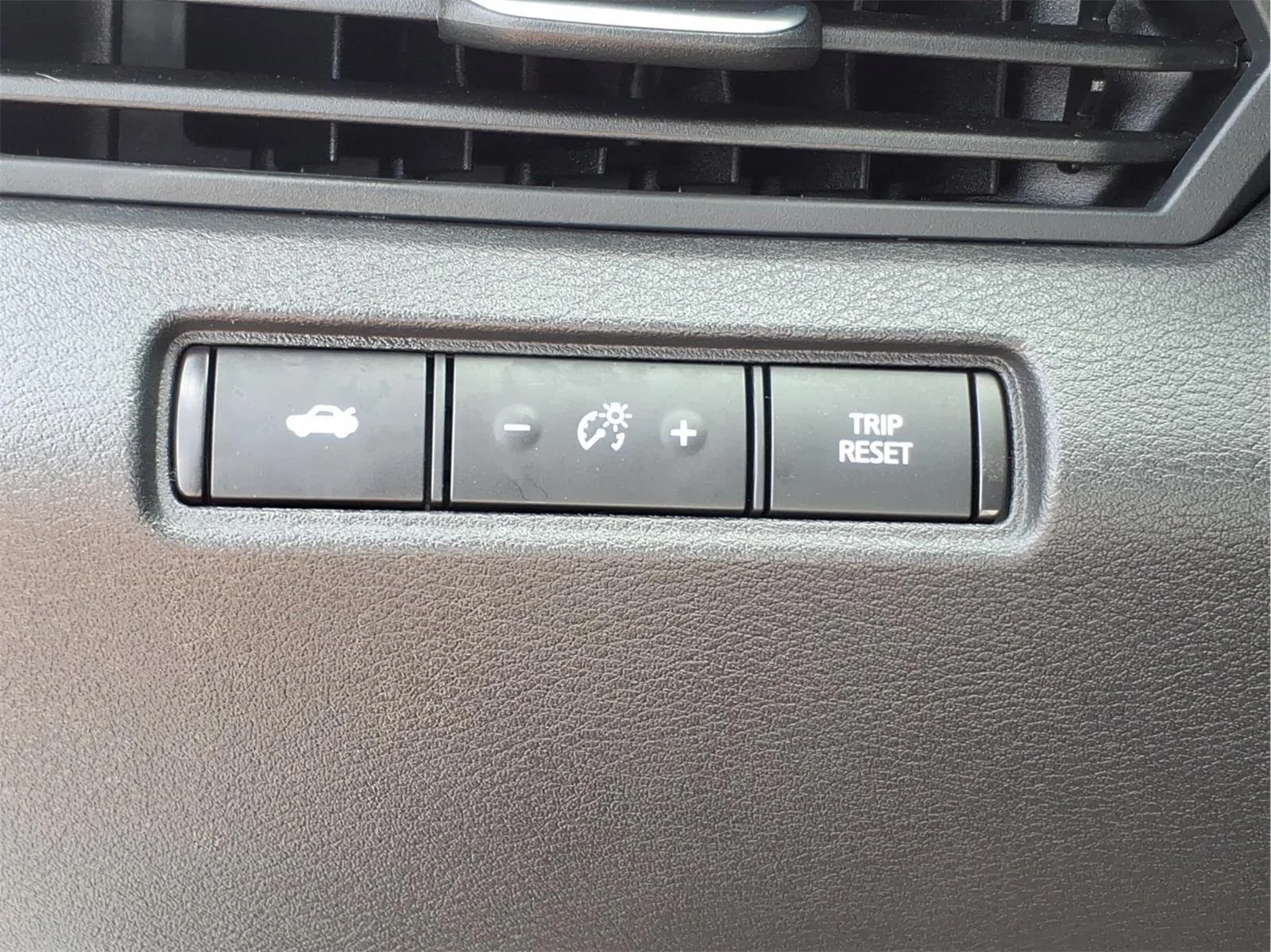 Used 2025 Glacier White Nissan SV image 17