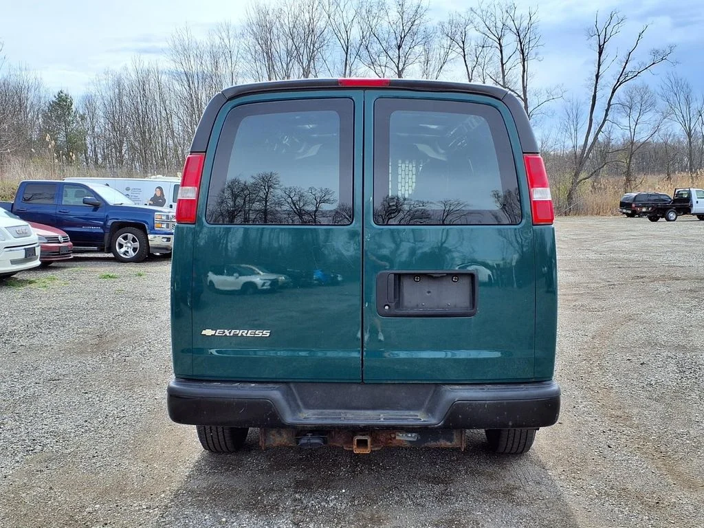 Used 2017 Green Chevrolet Work Van image 5