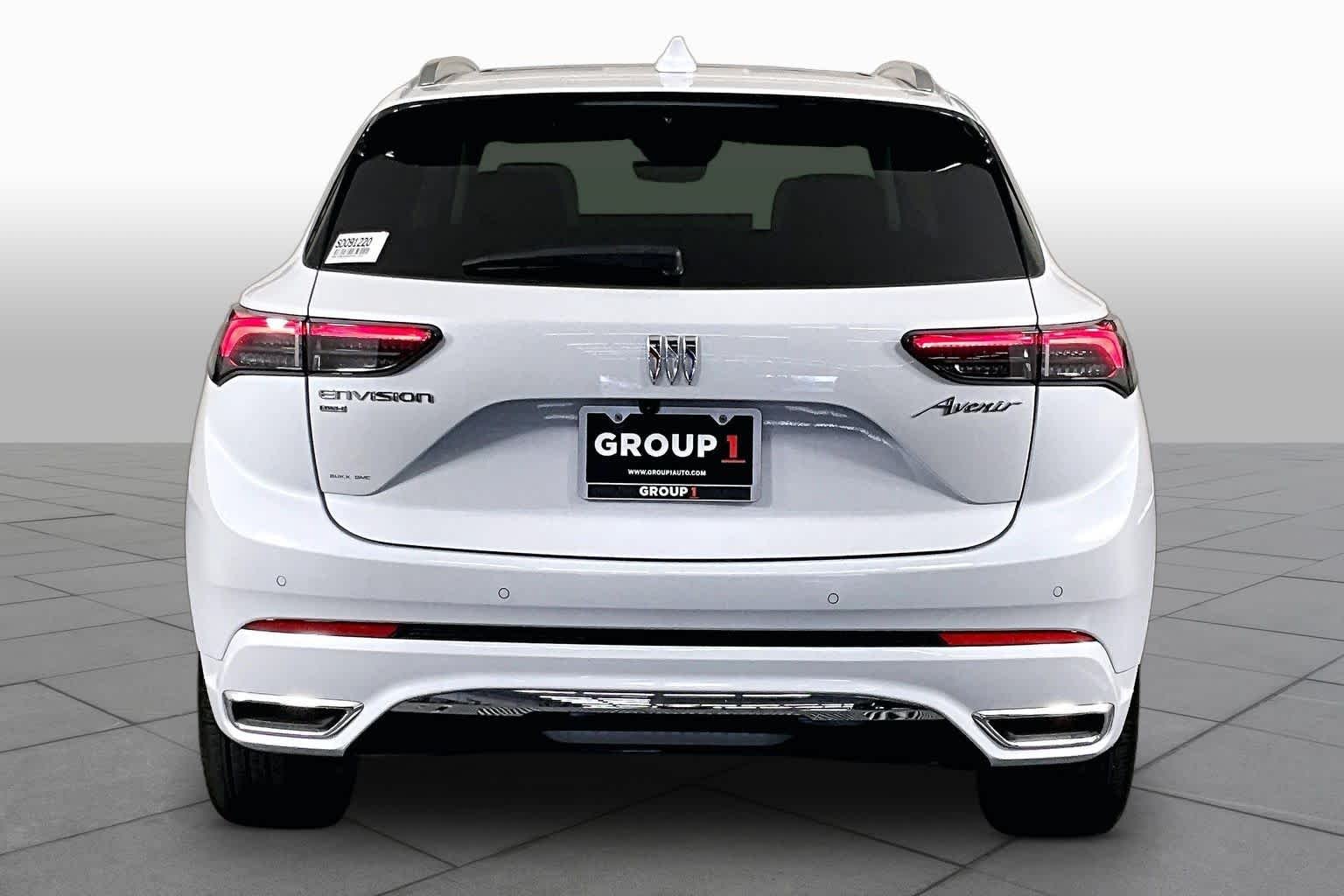 Used 2025 Iridescent White Tricoat Buick Avenir image 5