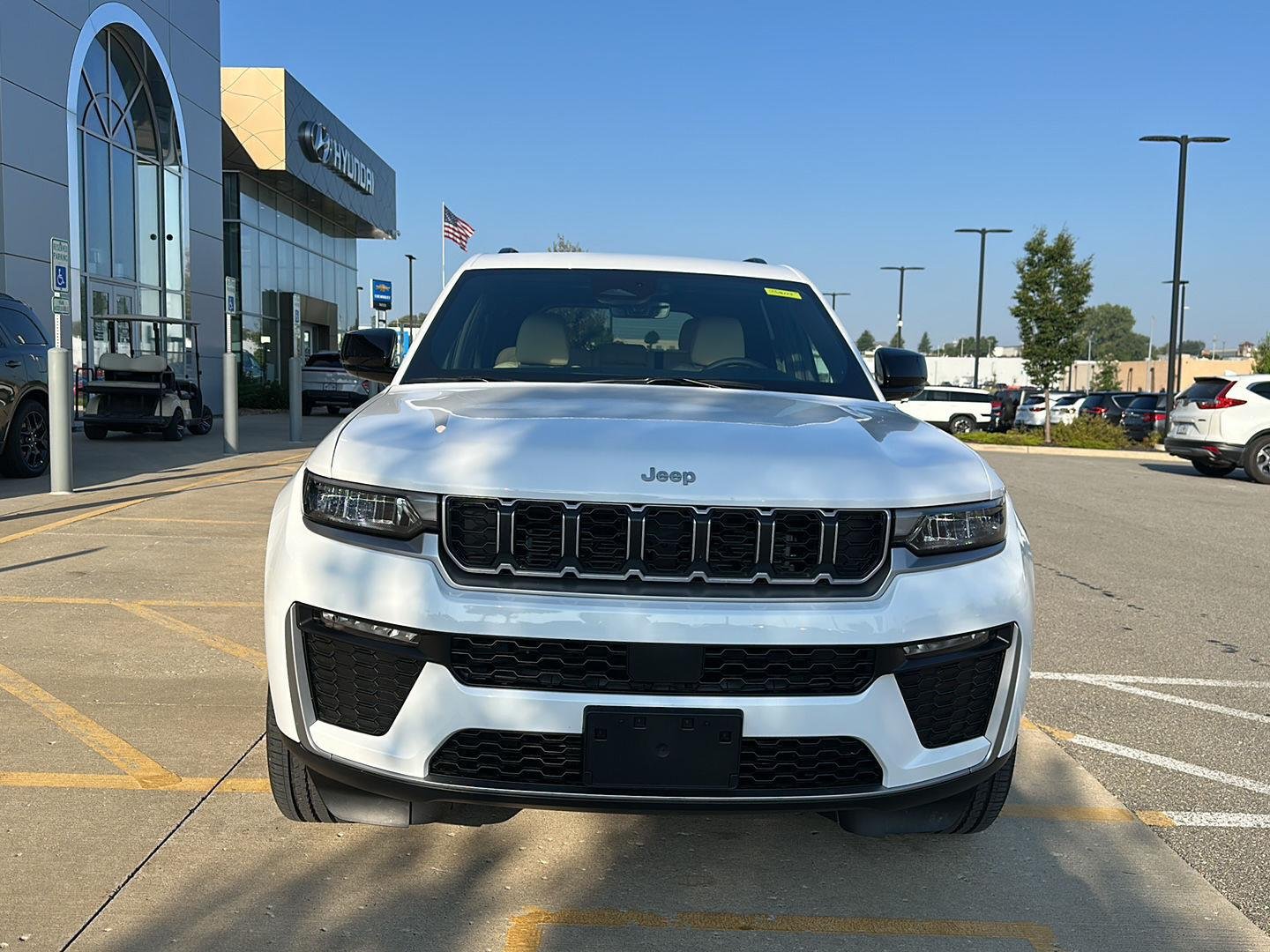 New 2026 Bright White Clear-Coat Exterior Paint Jeep Limited image 6