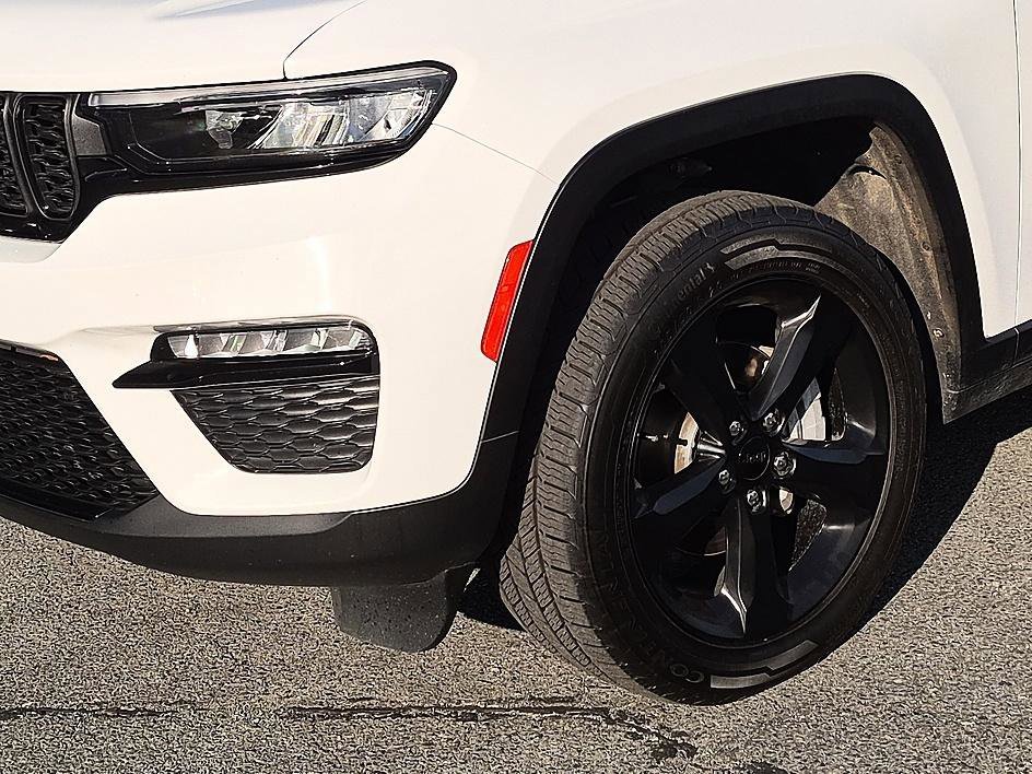 Used 2023 White Jeep Limited 4x4 image 9