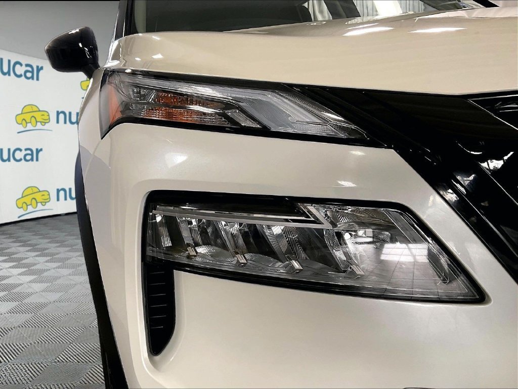 Used 2023 White Nissan SV image 34