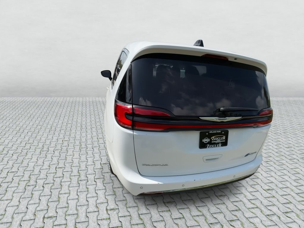 Used 2023 White Chrysler Touring L image 7