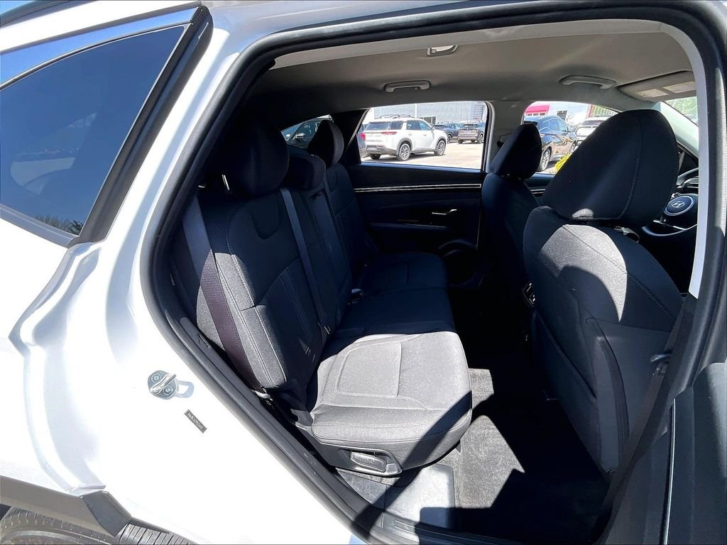Used 2023 White Hyundai SEL image 16
