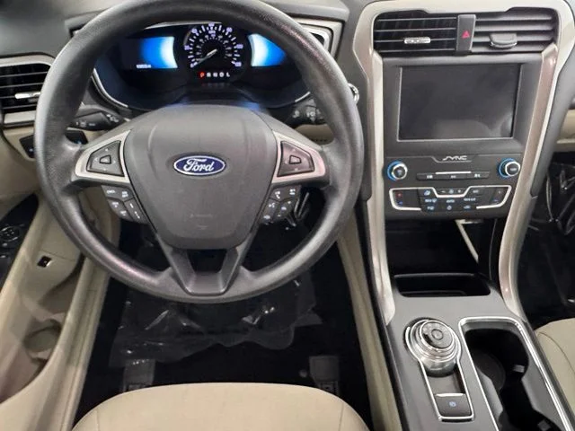 Used 2019 Blue Ford SE image 21