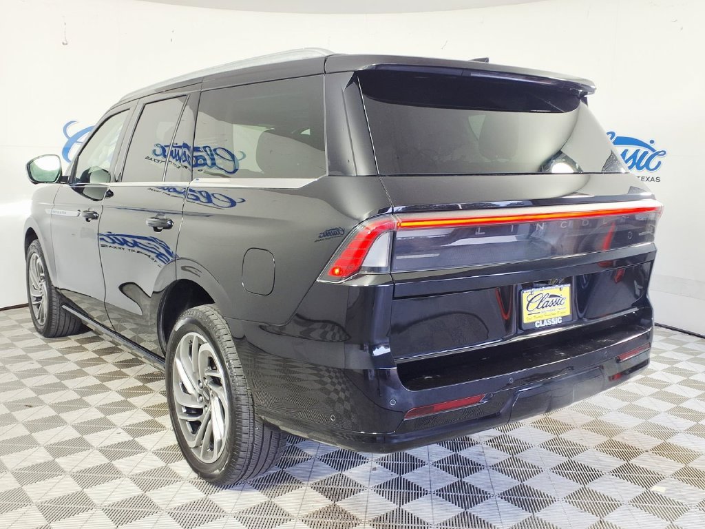 Used 2025 Black Lincoln Reserve image 2