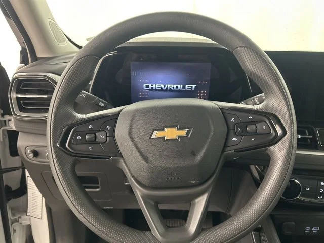 Used 2025 White Chevrolet LT image 10