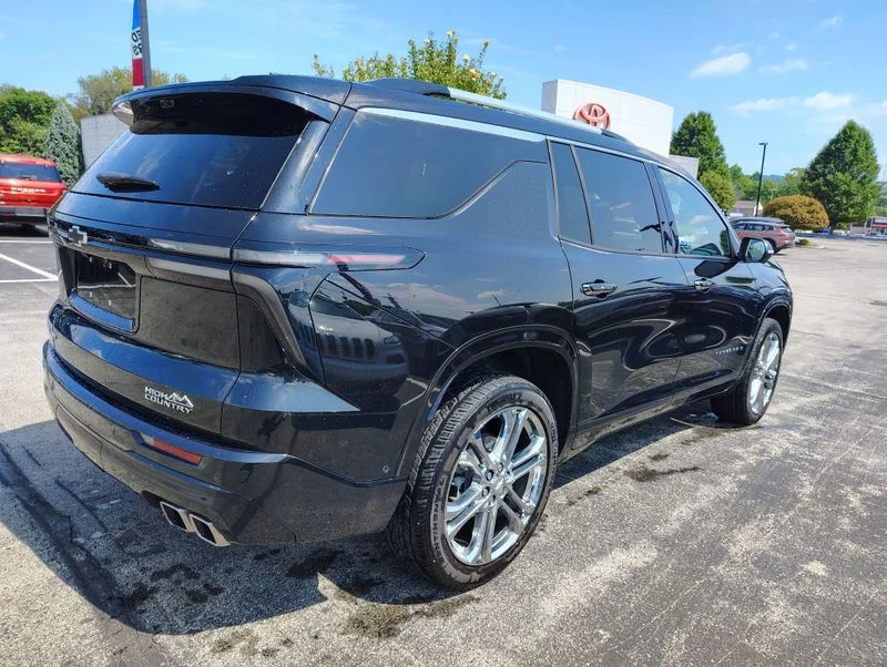 Used 2025 Black Chevrolet High Country image 4