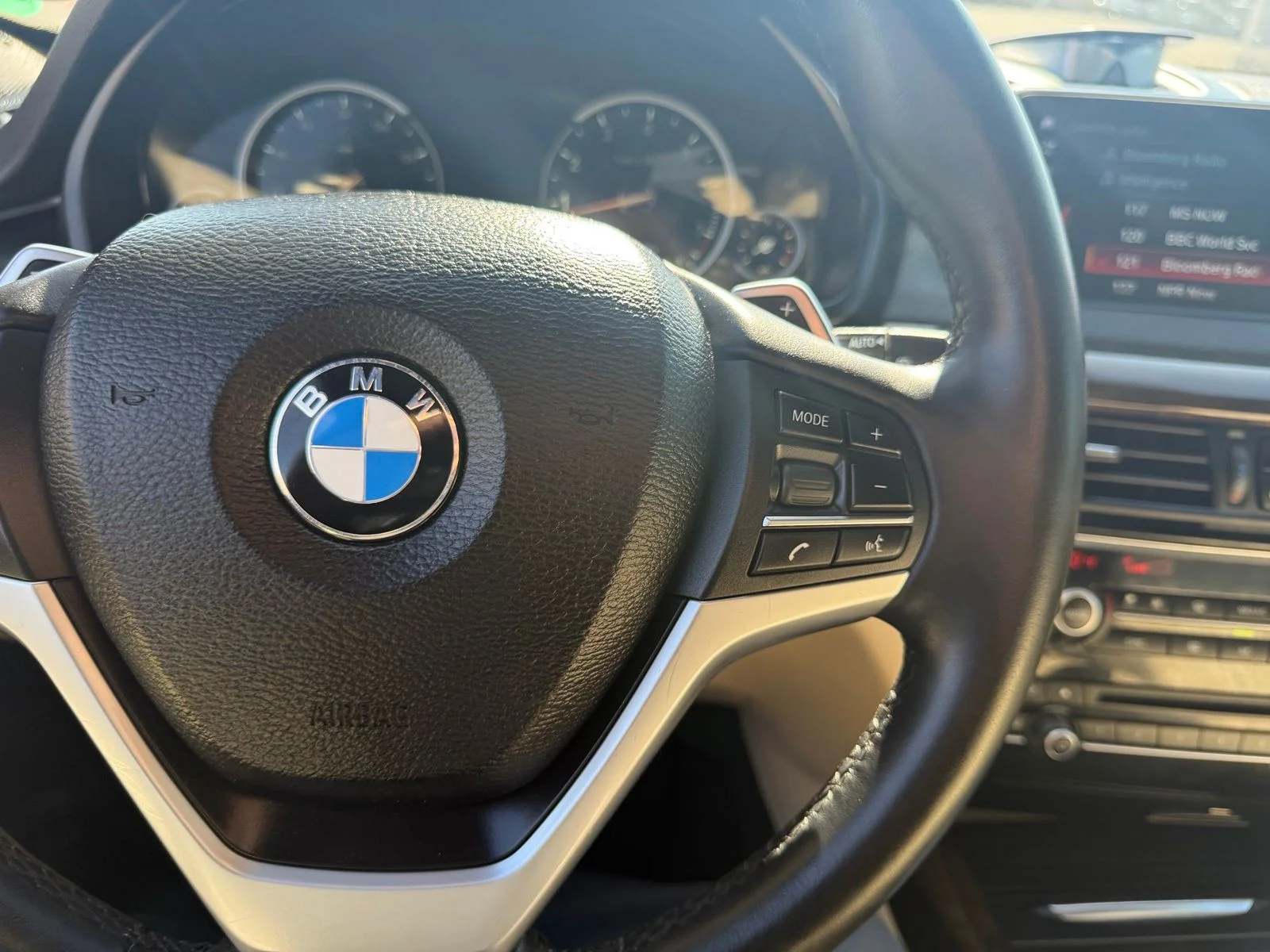 Used 2018 White Metallic BMW xDrive50i image 19