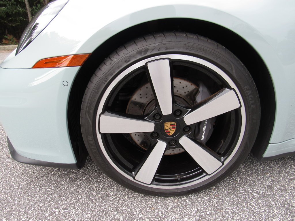 2025 Porsche 911 - Photo 25