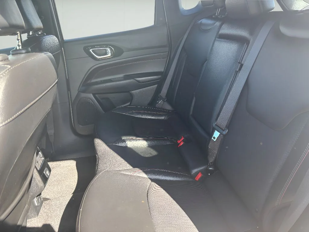 Used 2024 Silver Zynith Metallic Clearcoat Jeep Trailhawk image 32