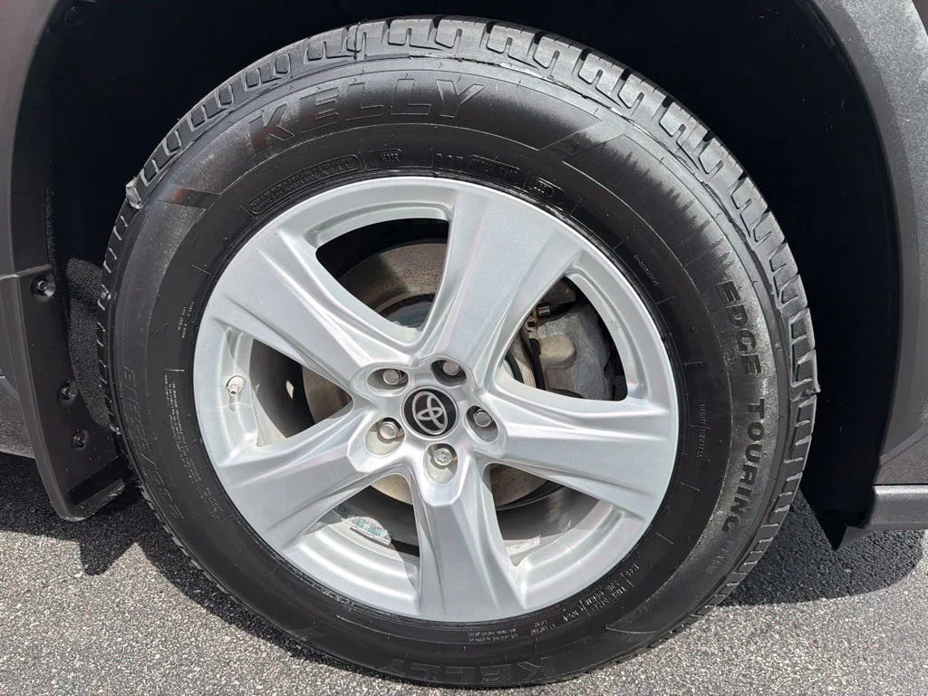 Used 2022 Magnetic Gray Metallic Toyota LE image 9