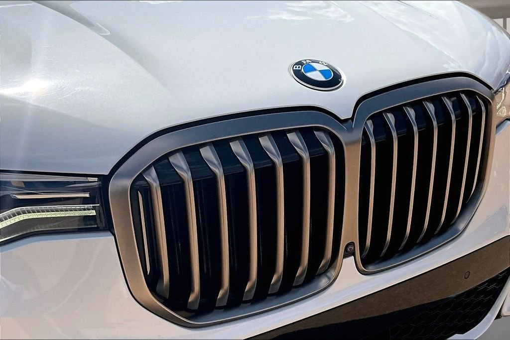 Used 2020 White BMW M50i image 29