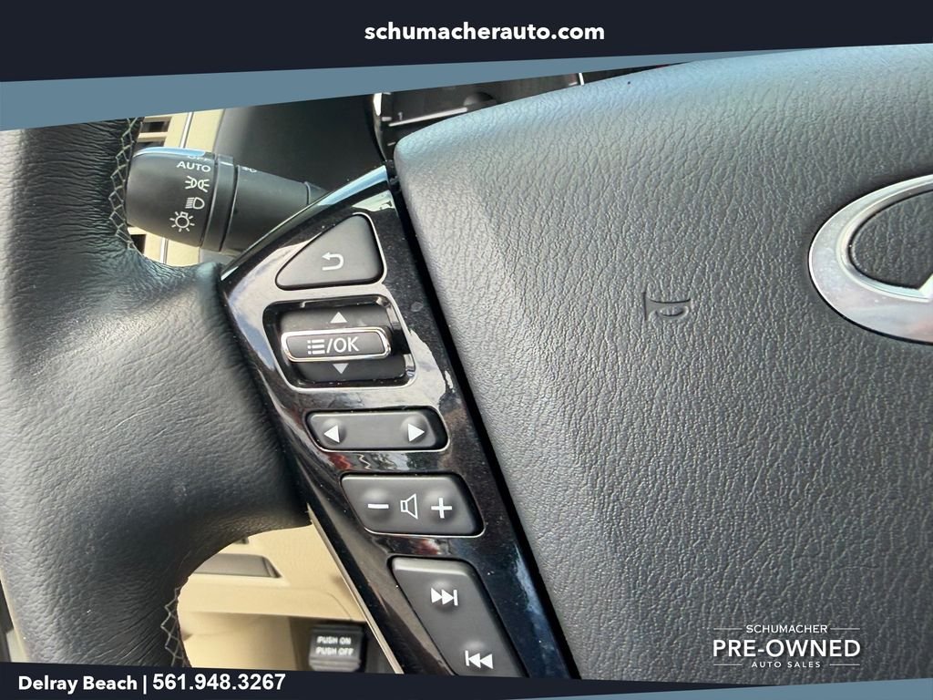 Used 2024 White INFINITI LUXE image 27