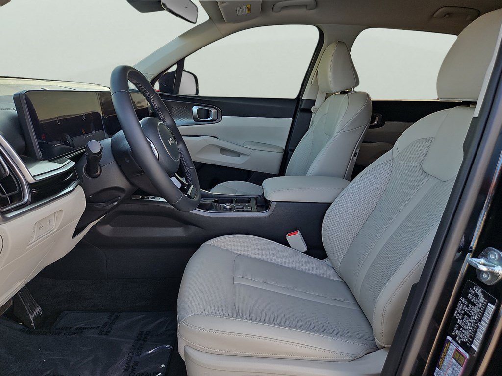 Used 2025 Ebony Black Kia EX image 15