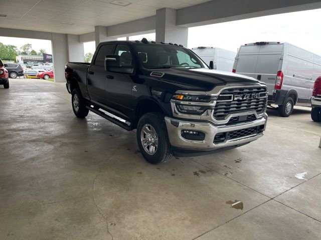 New 2026 Diamond Black Crystal Pearl-Coat Exterior Paint RAM Tradesman image 5