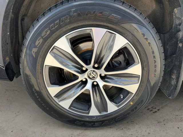 Used 2021 Black Toyota XLE image 15
