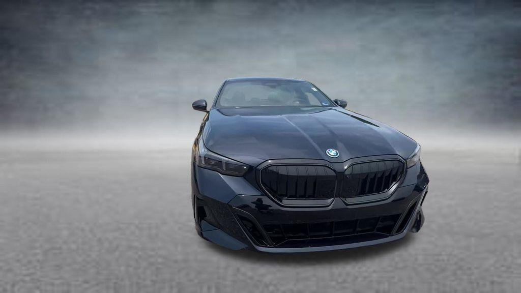 New 2027 Carbon Black Metallic BMW 550e xDrive image 15