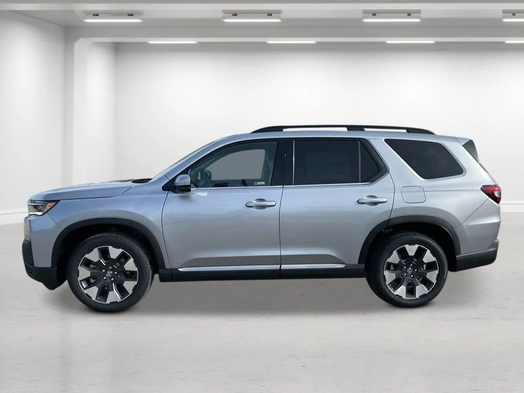 New 2026 Solar Silver Metallic Honda Touring image 2