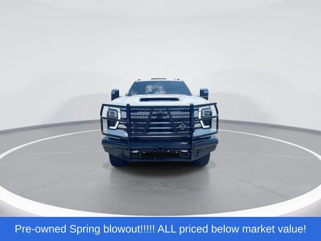 Used 2025 White Chevrolet High Country image 3