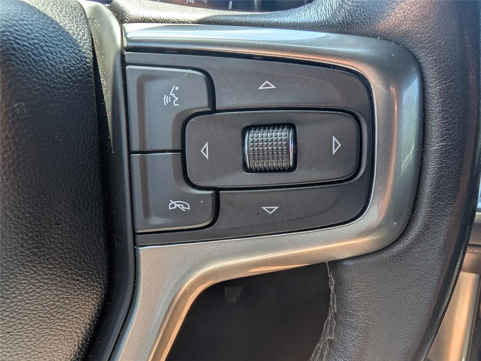 Used 2022 Black Chevrolet Z71 image 18
