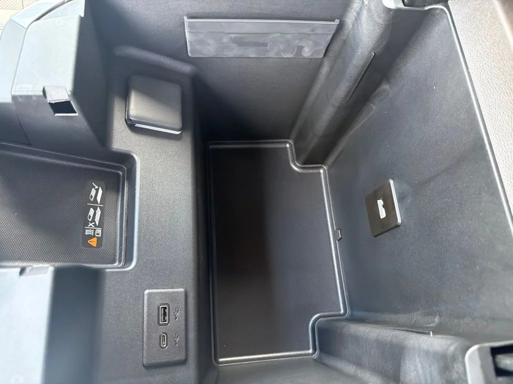 New 2026 Onyx Black GMC SLT image 30