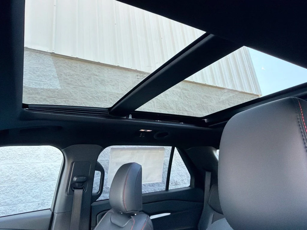 New 2027 Avalanche Gray Ford ST-Line image 18
