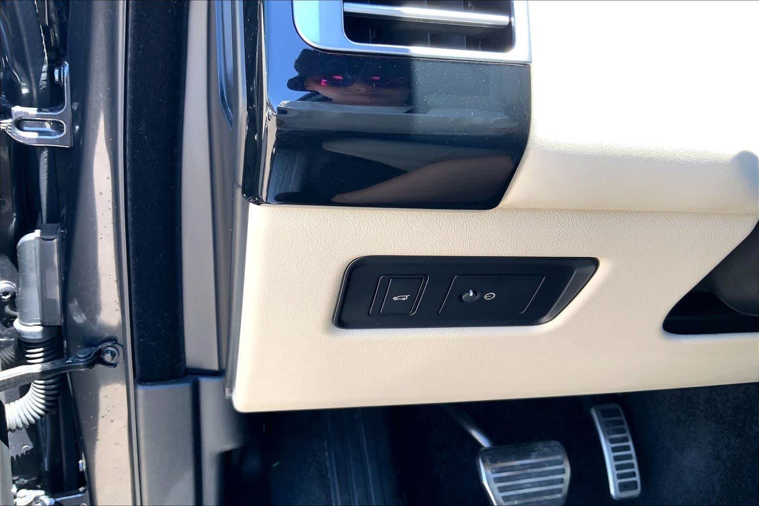 Used 2022 Carpathian Grey Premium Metallic Land Rover Westminster image 33