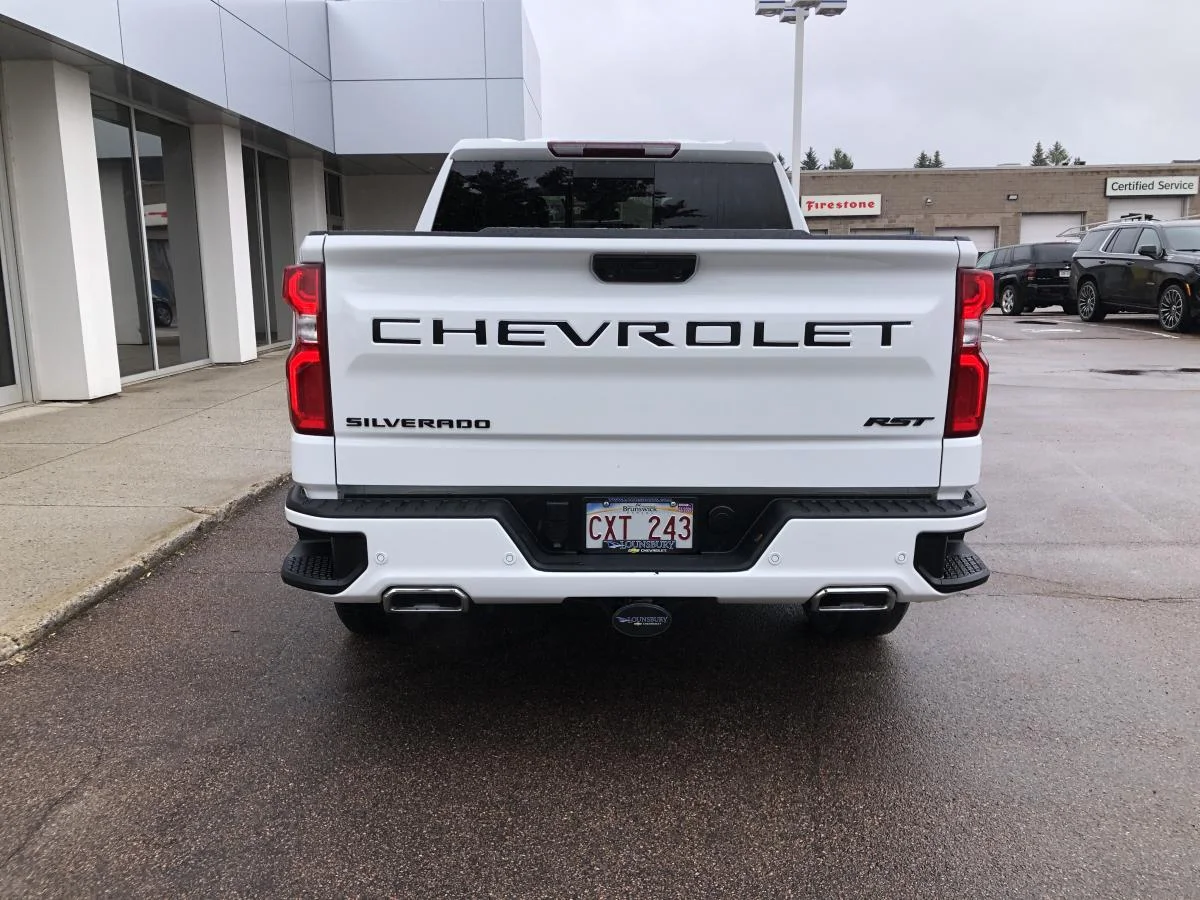 Used 2024 White Chevrolet 4WD Crew Cab 147" RST w/ Z71 image 6