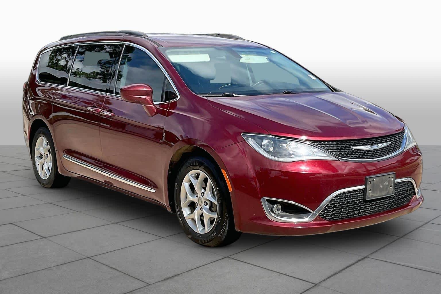 Used 2017 Velvet Red Pearlcoat Chrysler Touring-L image 2