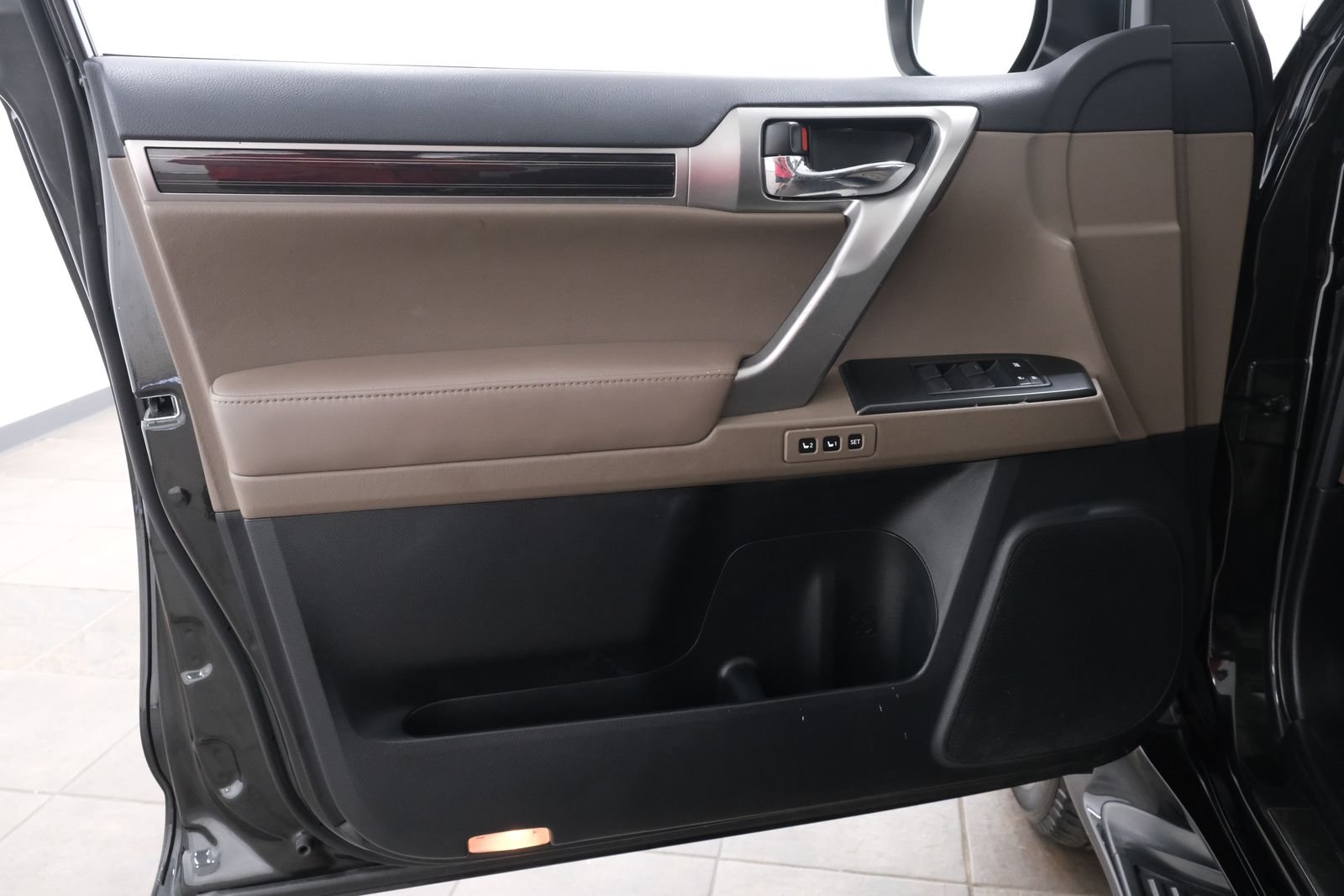Used 2023 Caviar Lexus 460 image 26