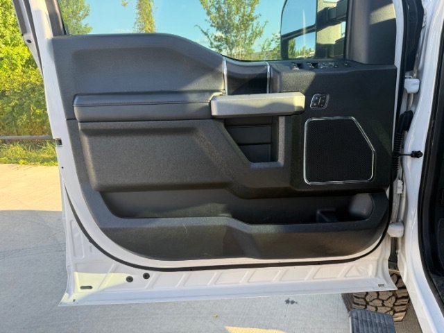 Used 2019 White Ford Platinum image 22