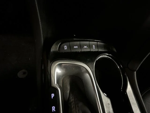 Used 2022 Red Buick Essence image 19