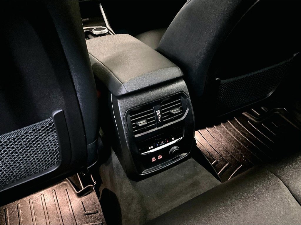 Used 2019 Black BMW 330i xDrive image 28
