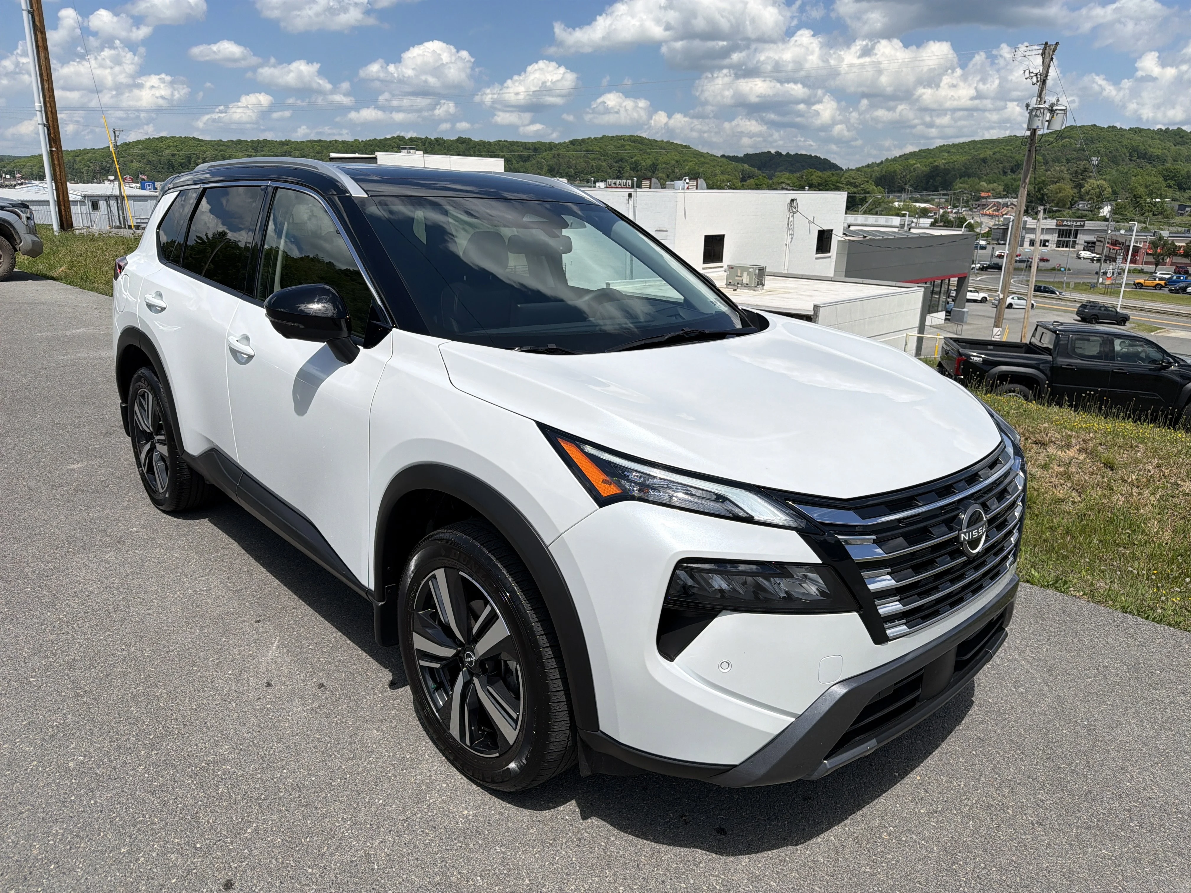 2025 Nissan Rogue SL AWD's photo