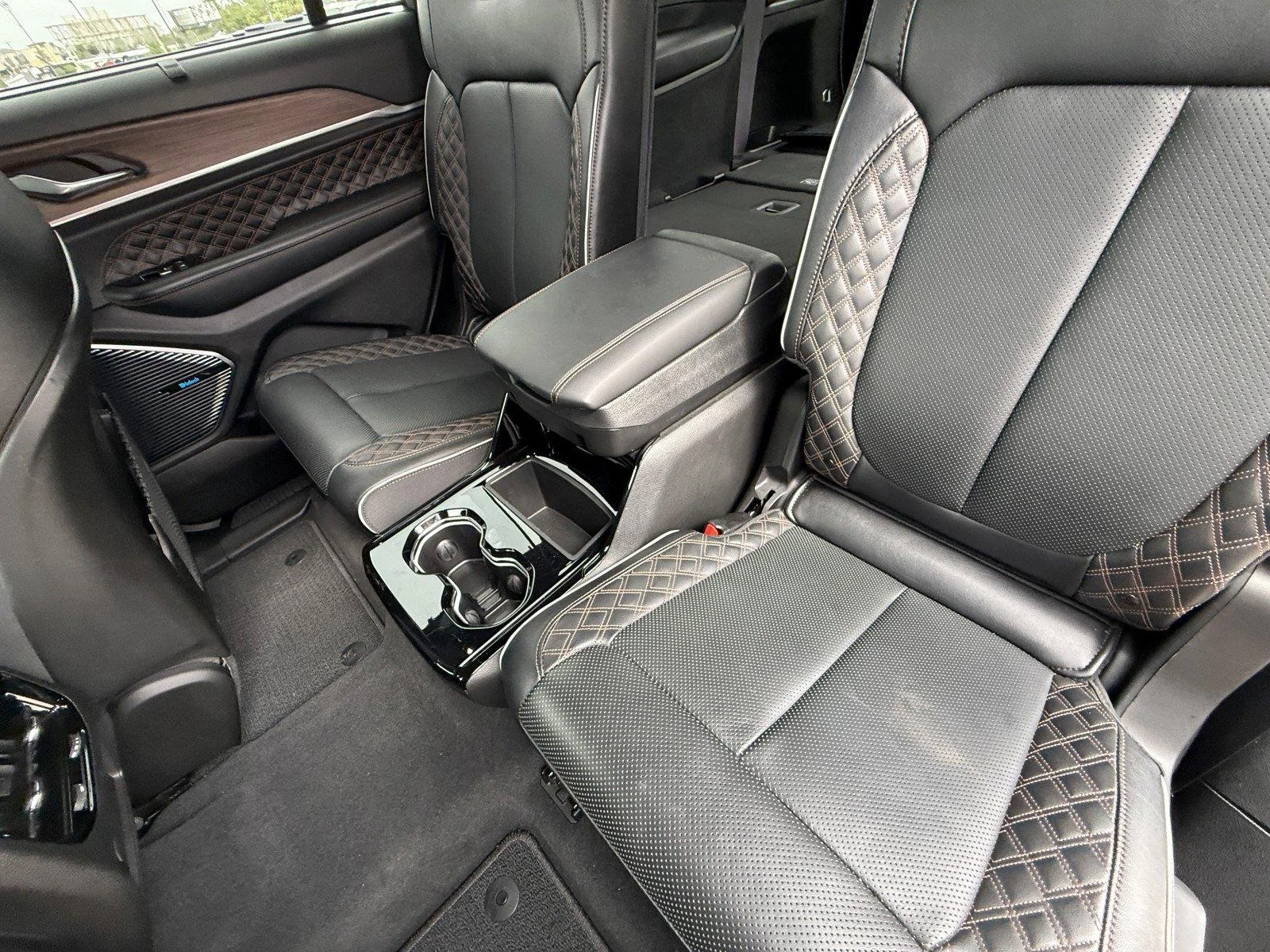 Used 2025 Metallic Jeep Overland image 25
