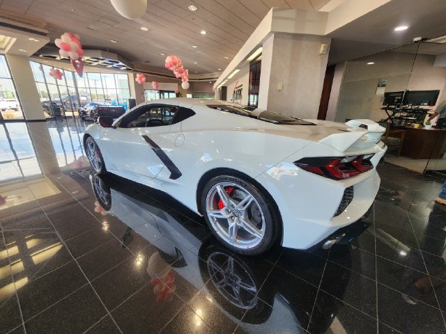 Used 2020 ARCTIC WHITE Chevrolet 2LT image 3