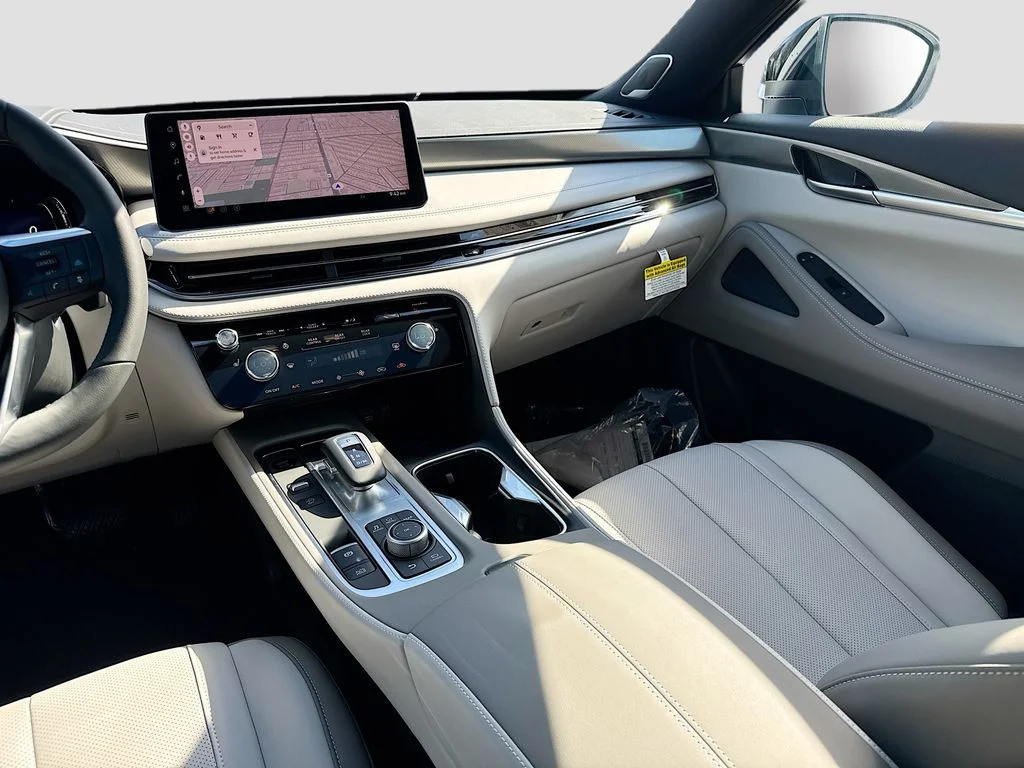 New 2027 RADIANT WHITE INFINITI Luxe AWD image 24